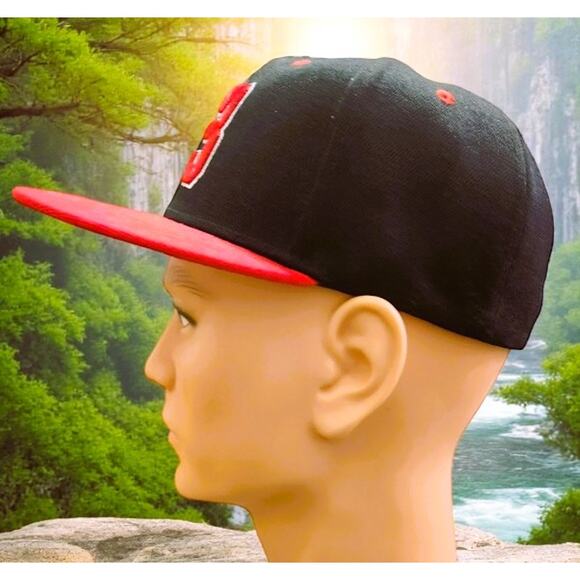 Cap Men Red & Black Chicago Bulls with #23 - Picture 6 of 9